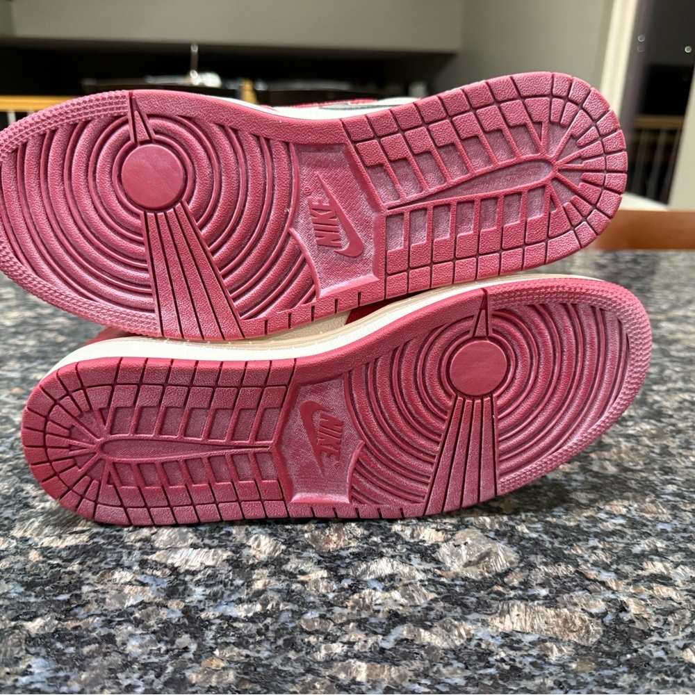 Jordan 1 Retro High Og Chicago Lost and Found - Picture 5 of 5
